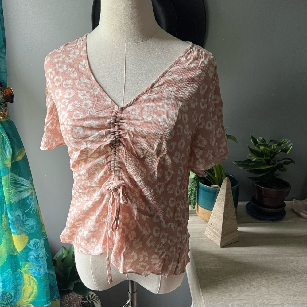 Hem & Thread Light Pink and White Floral Ruched Top Size Medium